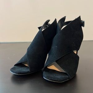 Black Peep-toe stiletto heels, Cristy model, brand: Fergalicious by Fergie